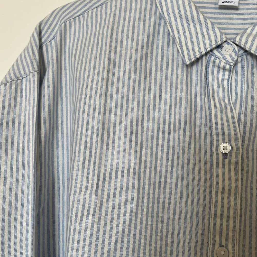 Old Navy Boyfriend Resort Poplin Button Down Shirt Stripe Blue Cotton Women's M - Picture 9 of 9